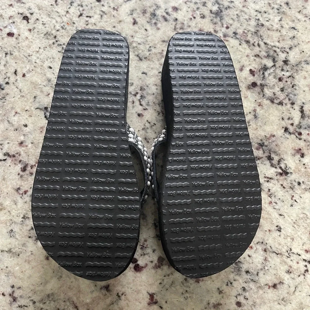 Yellow Box Koreen Flip Flops Womens 8 Black Wedge Pearl Rhinestone Glam‎ Sandal - Picture 5 of 5